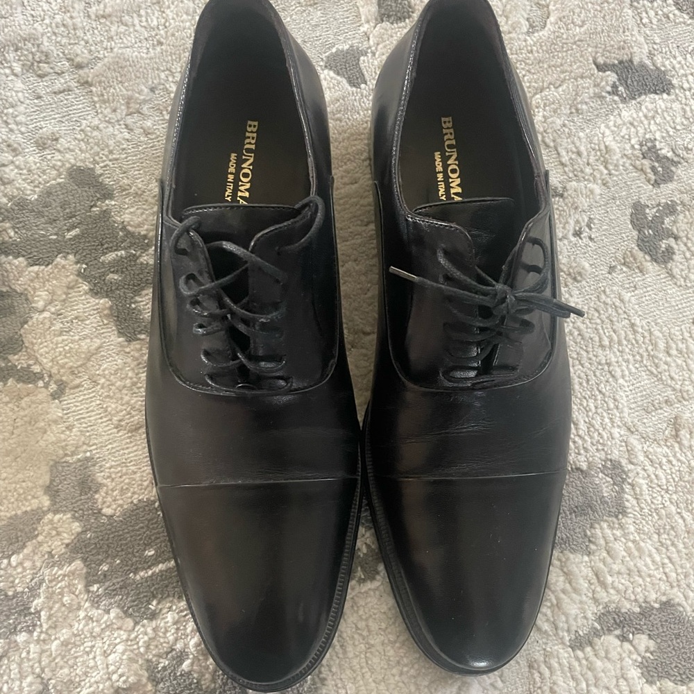 Men’s shoes. Slightly used, good condition.